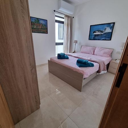 Modern Three Bedroom Apartment In Center Bugibba เซนต์พอลส์เบย์ ภายนอก รูปภาพ