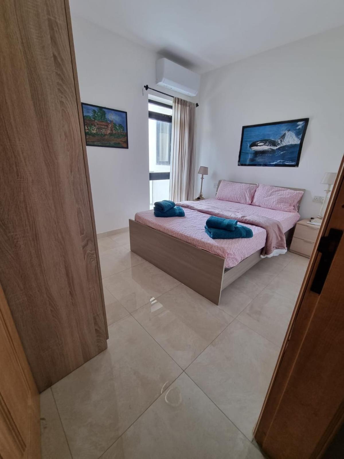 Modern Three Bedroom Apartment In Center Bugibba เซนต์พอลส์เบย์ ภายนอก รูปภาพ